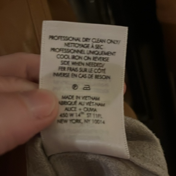 Alice + Olivia camel faux leather long sleeve snap front dress size 6 EUC - Picture 6 of 8